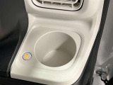 ドリンクホルダーには保温機能付!