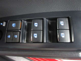 もちろん全席パワーウインドー付。運転席から操作できて便利です。