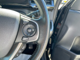 【アダプティブ・クルーズ・コントロール】予め設定した車速内でクルマが自動的に加減速。 前走車との適切な車間距離を維持しながら追従走行し、高速道路でのドライバーの疲労を軽減。「安全」をお求めください。