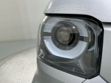 LEDヘッドライトは、点灯の瞬間から最大光量を発揮し、突然暗くなるトンネルなどでの安定感を高めます。