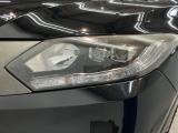 【LEDヘッドライト】点灯した瞬間のクリーンな白さが、今の車らしい清潔感を感じさせてくれます。明るさだけでなく、寿命や省エネ性能も優秀。長く乗る一台だからこそ、こだわわりたい方に最適です。