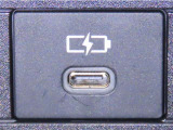 充電用USB端子を装備しております。