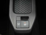 電動パーキングブレーキを搭載。スイッチ操作でパーキングブレーキを作動・解除することが可能ですので、操作の力が不要ですよ♪