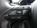 ステアリングスイッチ付き。手を離さずにさまざまな操作が可能です。