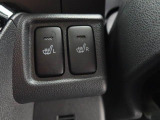 【シートヒーター】運転席と助手席をそれぞれ独立して操作できるため、座る人と室内温度にあわせた快適なシート温度が得られます♪