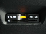 ◆ETC2.0装着◆進化したドライブ体験。料金収受システムだけだったETCが生まれ変わって、高速道路を賢く使うETC2.0に進化しました。多彩な情報サービスが便利で快適なドライブ体験を提供します。