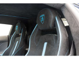 Fully electric and heated seats