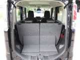 荷室は普段のお買い物にも十分なスペース。大きな開口部で荷物の積み降ろしもラクラクです。