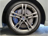 BMW純正アルミホイールです。納車時にはアルミホイールコーティングも承っております!是非ご検討下さいませ。