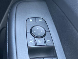 電動格納ミラーは駐車時や狭いとこなどやっぱりあると便利ですよ。