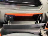 新車・中古車の販売だけでなく、メンテナンス(点検、車検、修理)、部品販売、レンタリース、JAF取扱い、損保(自動車保険) 各種保険代理店保険の加入などお車に関することに対応しております。