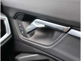 Audi正規ディーラーが高品質をお約束。高度な訓練・教育を受けたAudi専任メカニックが、100項目にもおよぶ精密な点検を実施いたします。すべてをクリアしたAudi車だけが、あなたのお手元に届けられるのです。