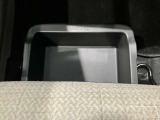 助手席下にも収納スペースあります☆コンパクトなのにたくさん収納があって助かります☆車検証を入れてる方も多い収納スペースです☆