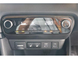オートエアコンです。簡単操作で快適に車内温度をコントロールします。