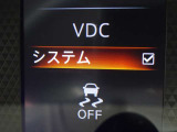 【横滑り防止】ハンドル操作や滑りやすい路面を走行中、横滑りを感知すると自動的に車両の進行を保つよう制御!