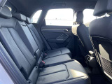 体を支えるためにシートを硬めにしております。長時間の運転でも疲れにくいように、サポート力重視で設計されております。
