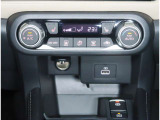 車内の温度を快適に保つ【オートエアコン】です。