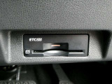 ここに ETC付いております。高速道路の料金所もスイスイ♪ ETCカードの申し込みは日産カードがおすすめ!!!「安心」「おトク」「便利」で皆さまのカーライフをサポートする特典満載のカードです。