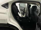 リアシート座面を持ち上げると、背の高い荷物を積むのに便利なトールモードに変身します!多彩なシートアレンジで使い勝手良好!
