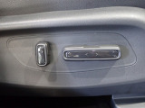 【運転席8ウエイパワーシート】 前後スライド、リクライニング、座面前後の高さをスイッチ操作で無段階に調節できます。