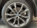 BMWならではの卓越した走りを支えるホイールと足回りです!日本車の走りに慣れている方にもぜひ体感して頂きたいほど、高いレベルでまとまっています!