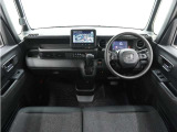◆インテリアパネル◆視界広々で非常に運転しやすくロングドライブでも疲れを感じさせないすっきりとまとまったインパネ周りです。