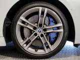 BMW純正アルミホイールです。納車時にはアルミホイールコーティングも承っております!是非ご検討下さいませ。