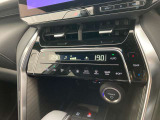 デュアルエアコンとは、運転席と助手席で、個別に温度設定ができる機能です。気温の感じ方は、人それぞれ違うもの。乗る人に優しい機能ですね。