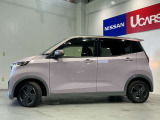 日産ディーラーならではの経験豊富な整備士が、お渡し前にきっちりと車検整備をさせていただいております。またお渡し後1ヶ月もしくは1000kmで、無料の点検整備を実施させていただきます。