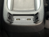 パーキングセンサーもついておりますので駐車などが苦手な方も安心して運転が可能です。