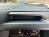 運転席側のオープントレーです。