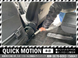 展示車の清掃は雨天時以外毎日行っています♪ちょっとした事かも知れませんが、お客様に気持ちよくお車を見て頂く為に頑張っています♪