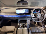 ☆センターパネルを運転席側に僅かに傾けたBMW独特のインパネ☆【駆け抜ける歓び】はここからもスタートしております☆