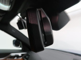 【ルームミラー一体型ETC】BMWといえばルームミラー一体型のETC。ドライバーから差し込めるかたちになっておりますので、差し忘れの際も慌てずにご利用いただけます。