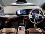 『運転』に対するBMWのこだわりはメーターパネルにも表れております。視野性の良いメーターパネルは疲労感の軽減と、運転の楽しさをもたらしてくれます。