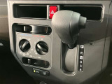 当店ではauも取り扱っております。お車と一緒にau携帯の機種変更も可能です♪また、自動車保険も取り扱っております。車の支払いと自動車保険の支払いをまとめてお支払い可能なプランもあります♪