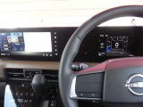 アドバンスドドライブアシストディスプレイ(7インチカラー)+NissanConnectインフォテインメントシステム(12.3インチ)のワイドなインターフェイス。美しいデザインの統合型インターフェースディスプレイですね。