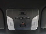 DCM(専用通信機)を使用し、クルマとトヨタスマートセンターが通信で繋がることで、毎日のカーライフをサポートします。なお無償でのご利用期間は限定されています。詳細は販売店スタッフまでおたずねください。