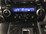 左右独立温度コントロールフルオートエアコンです。運転席、助手席それぞれで独立して温度設定ができます。冷え性の方が乗っても安心ですね♪