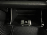 収納スペースになります!車検証入れなども入ります♪