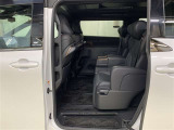 両側パワースライドドア付き!狭い駐車スペースなどでの乗り降りラクラク♪小さなお子さまのいるご家庭には嬉しい装備です。