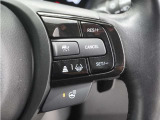 ◆アダプティブクルーズコントロール◆予め設定した車速内でクルマが自動的に加減速。前走車との適切な車間距離を維持しながら追従走行します。【LKAS】車線維持支援システムでステアリング操作を支援。