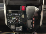オートエアコン♪お好みの温度に設定するだけで車内を快適空間にしてくれますよ♪