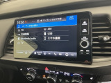 HondaCONNECT対応の便利なナビディスプレー。お持ちのスマートフォンと連携して、ナビやBluetoothでの音楽再生が可能です。デザインはもちろん、操作性も良好です。