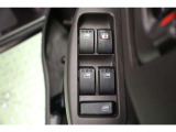 全ての窓が運転席から操作できます。今やほぼ当たり前ですが、無いと不便なアイテムですよね。ウインドウロックも装備しています。