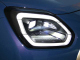 進行方向を自動で照らすアダプティブLEDヘッドライト!