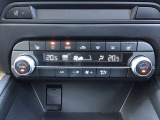 オートエアコンですので車内の温度管理も簡単に行えて快適です^^