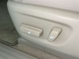 パワーシート搭載。微妙な調整が手軽にでき、ピッタリのポジションで運転することが可能です。