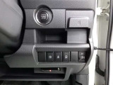 ようこそオートエムワンへ!この度は弊社在庫車輛を、ご覧頂きまして誠に有難う御座います。豊富な自社在庫からお好みのお車をお選び下さいませ。