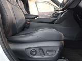 パワーシート搭載。微妙な調整が手軽にでき、ピッタリなポジションで運転することが可能です。